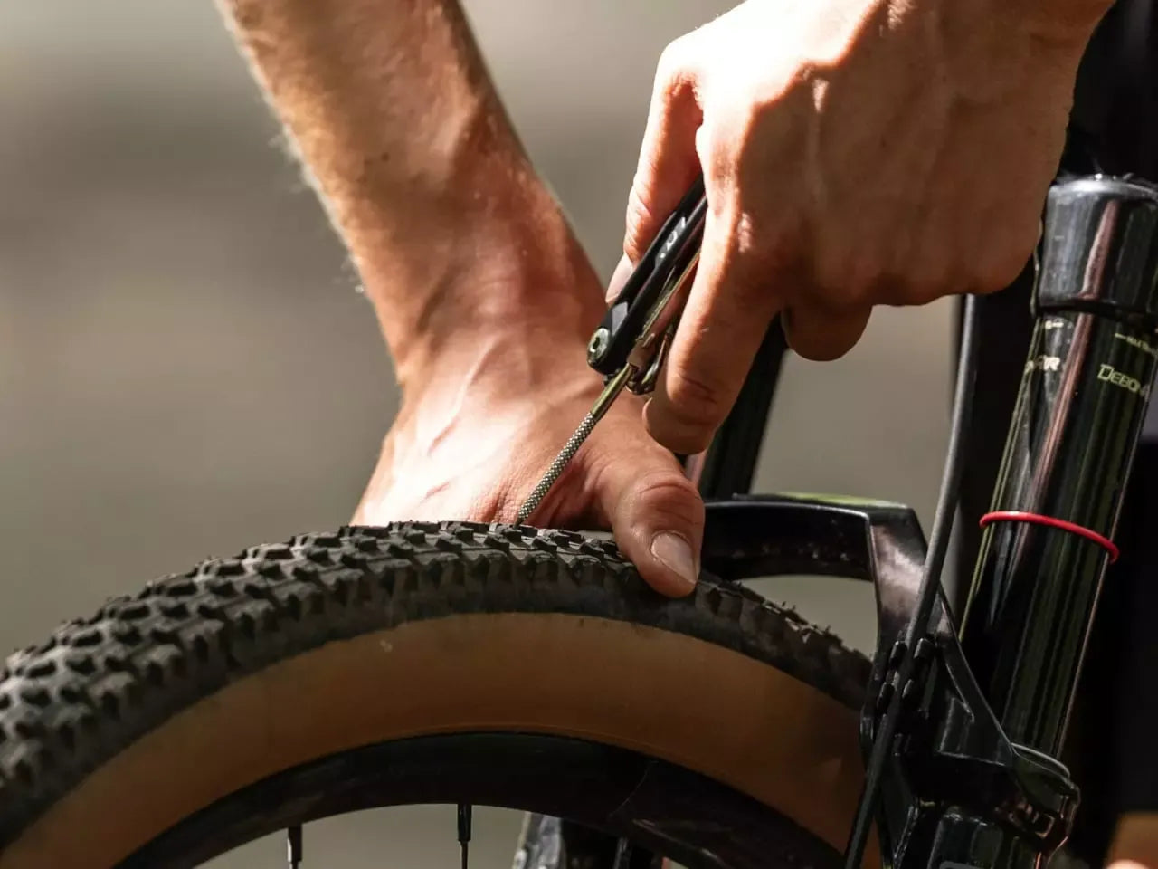 Outil multifonction tubeless