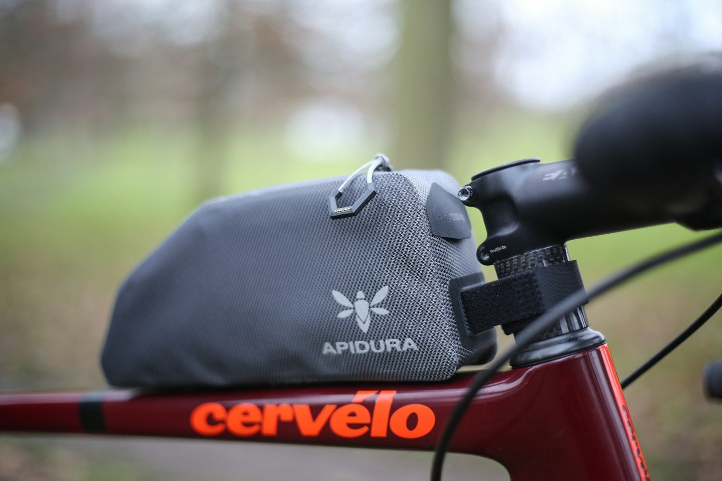 Apidura expedition bolt-on top tube pack