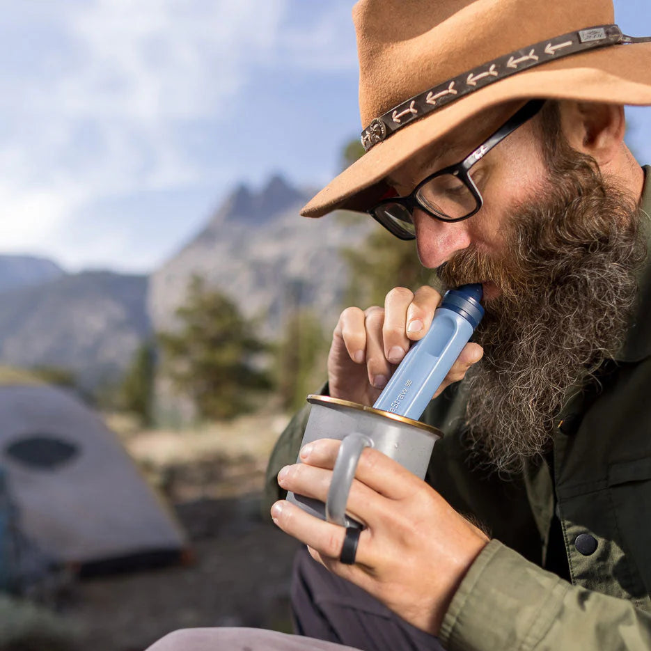 Paille filtrante sur bouteille Lifestraw