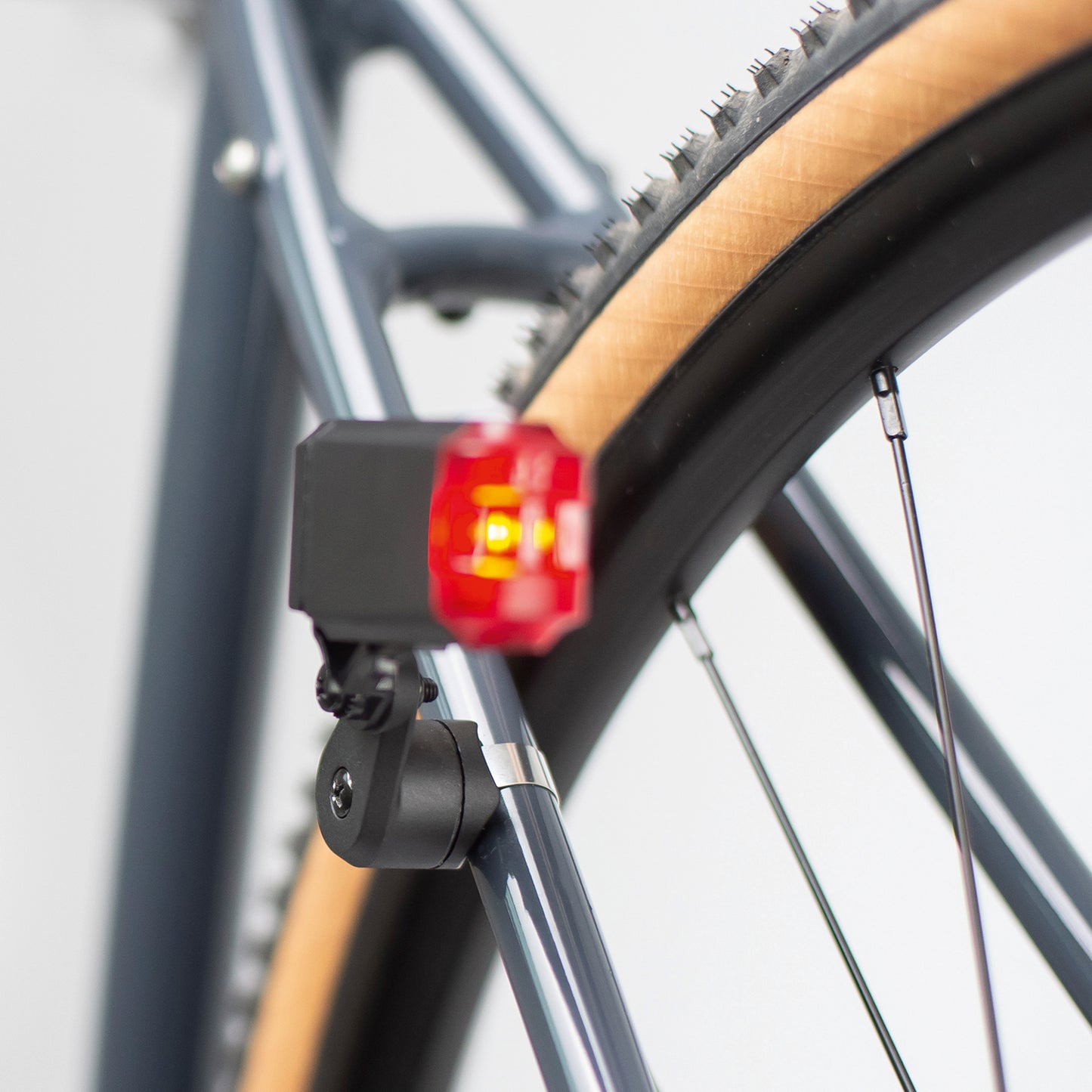 Fixation éclairage sur hauban